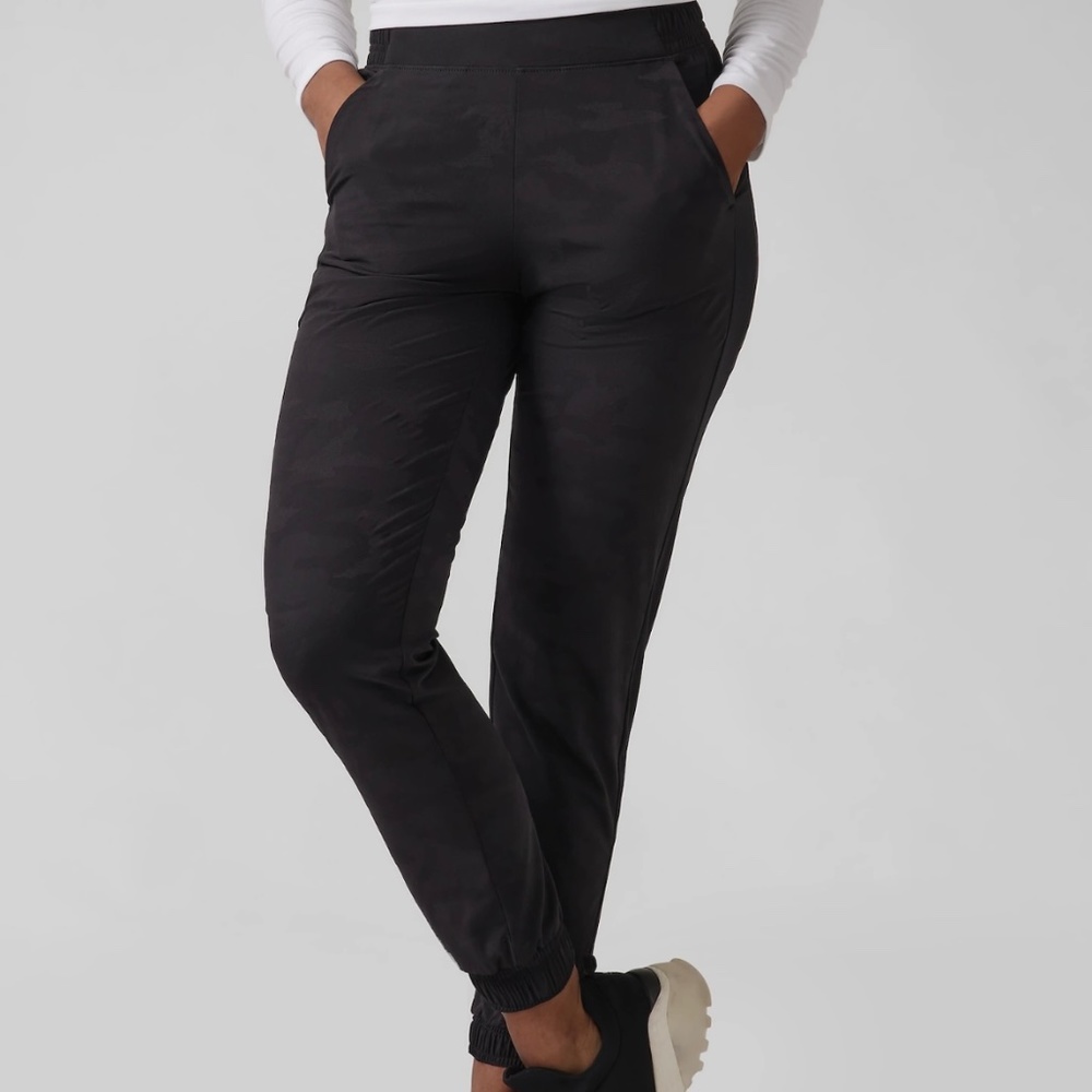 Athleta Brooklyn camo joggers